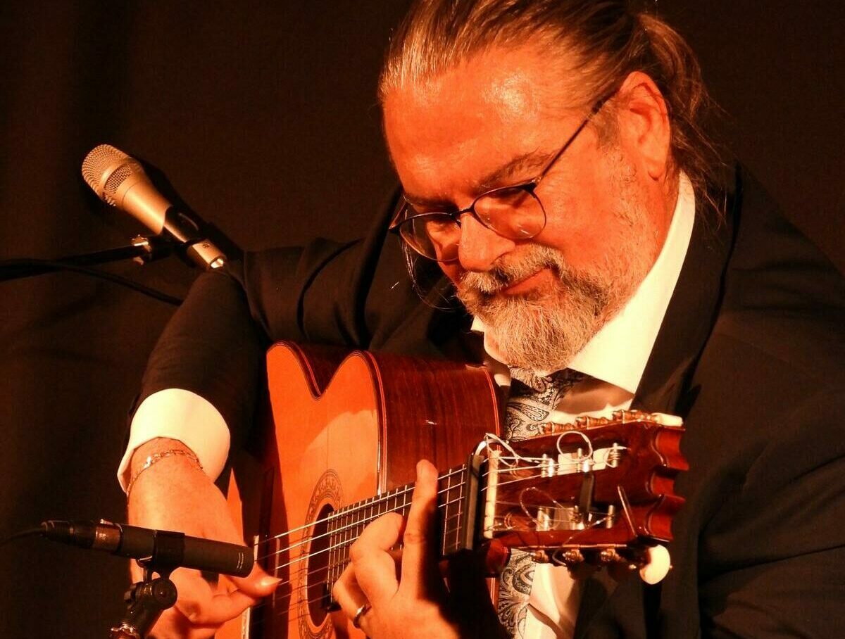 Juan Ramón Caro, un guitarrista con alma de cantaor
